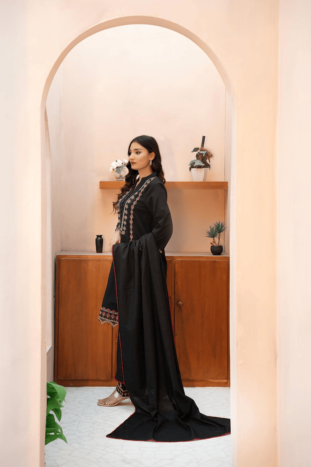 Mina Muse Black Petal
